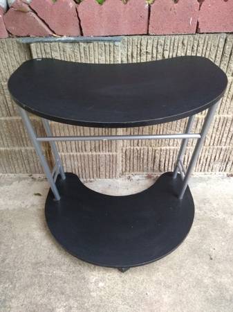 Escritorio/Mesa de madera con ruedas, color negro - $95 (hayward / castro valley)63439846286977123