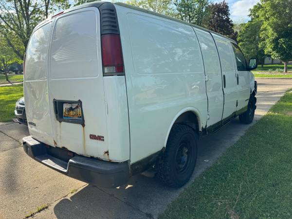 2001 GMC Savanah 2500 Cargo Work Van - $2,500 (Southfield)63470428574977123