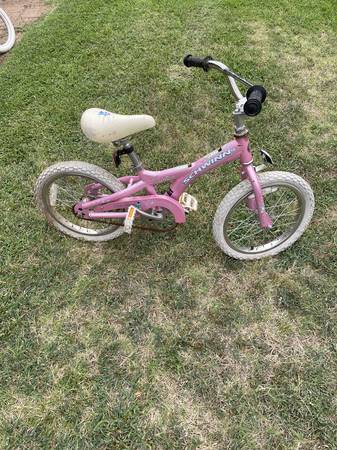 Quality Schwinn Girl's Bicycle 16" 1