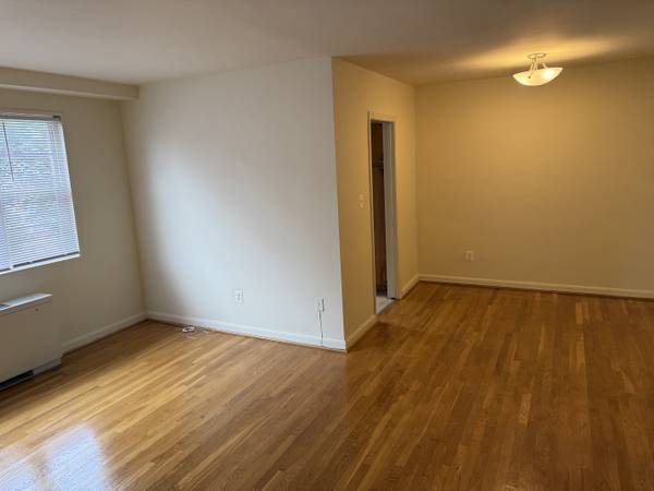 $2,010 / 2br - 820ft2 - Amplios apartamentos cerca de NIH, Metro y Harris Teeter & Trader Joe’s (Bethesda)63822062431235123