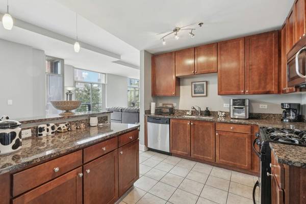 $1,895 / 2br - 1091ft2 - Short Term Leases, Pool, Garage (171 Auburn Ave NE, Atlanta, GA)63964127881602122