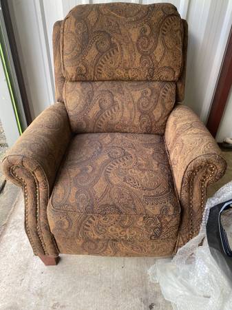 Upholstered push back Relicner 1