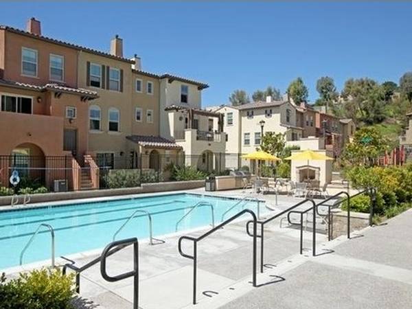 $3,184 / 2br - 1442ft2 - Azulejos Integrados en Alcoba, Paseo para Perros, Muebles de Cocina al Estilo Europeo (Oceanside, CA)63657326868737120