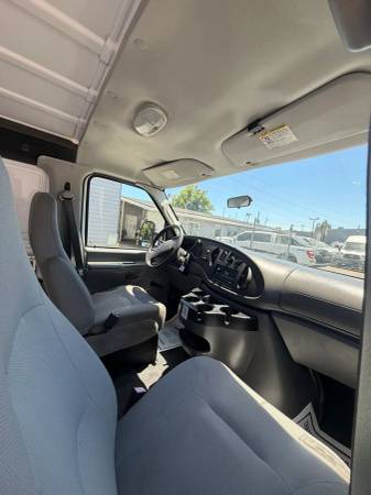 2008 Ford E150 - Photo 12