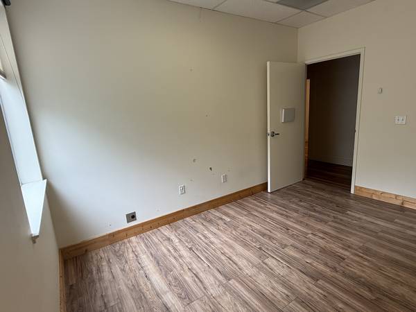 $615 / 240ft2 - Espacios de oficina con servicio completo | 8911 Lakewood Dr, Windsor CA | 25-D (healdsburg / windsor)63686086207491122