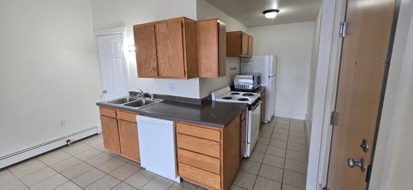 $995 / 1br - 600ft2 - Cedar Riverside 1 BDRM Apt in MPLS 421-23 (Minneapolis)63666897702403123