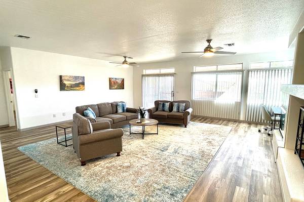 $2,450 / 3br - 1950ft2 - 3 bedroom, 2 bath *Furnished* Townhome! w/ 2-car garage! (Laughlin, NV)63799567772803121
