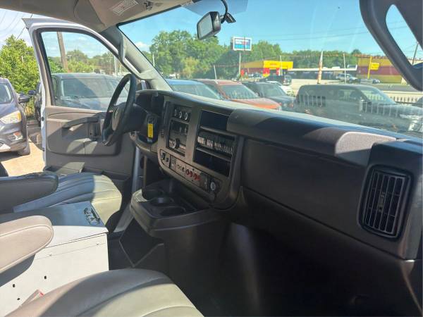 2016 Chevrolet Express 2500 - Photo 14