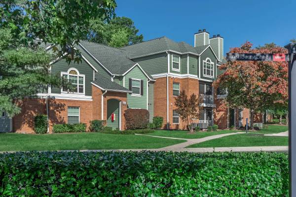 $1,983 / 1br - 767ft2 - Clubhouse, Dishwasher, Microwave (8017 Ashberry Ln, Pasadena, MD)63694464761987120
