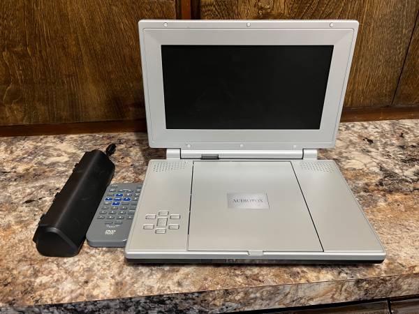 PORTABLE DVD PLAYER 1