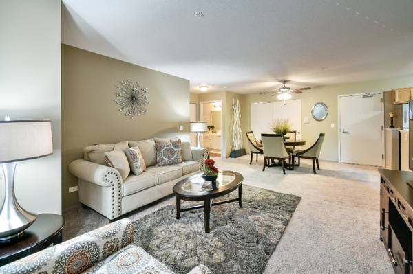 $1,835 / 2 habitaciones - 978 pies² - Mejorado. Actualizado. Inigualable. (2330 Samson Way, Waukegan, IL)63846717251331120