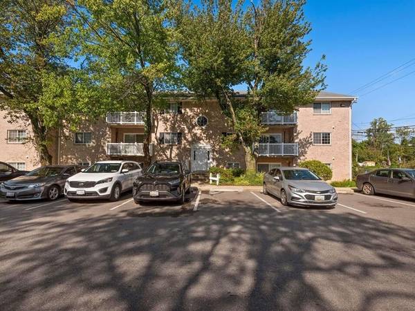$1,515 / 1br - On-Site Management, Refrigerator, 1 Bed (5815 Marlboro Pike, Forestville, MD)64040031040769121