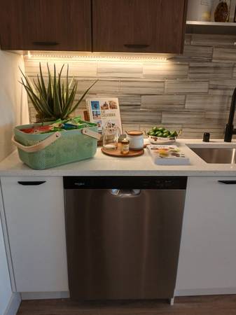 $2,178 / 2br - 835ft2 - Where Comfort is the Main Feature. (Sacramento)64044027597059121