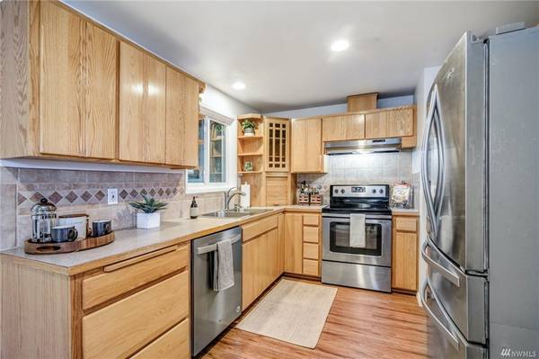 $790 Quiet, clean room for rent (Bothell)63948217207042123
