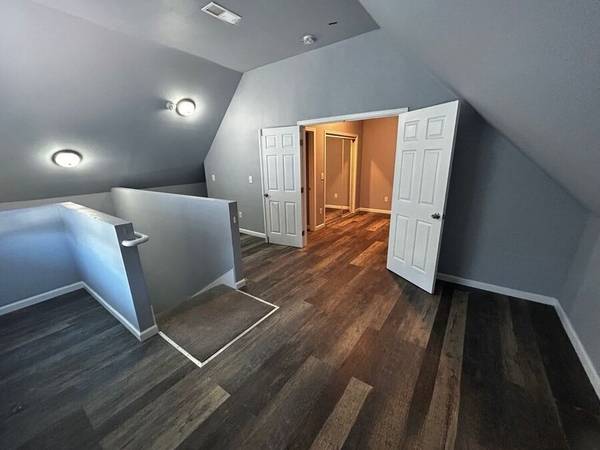 $2,250 / 2br - 1350ft2 - 🏡 Cozy Living with All the Comforts You Need (Oakland)63847024837251123