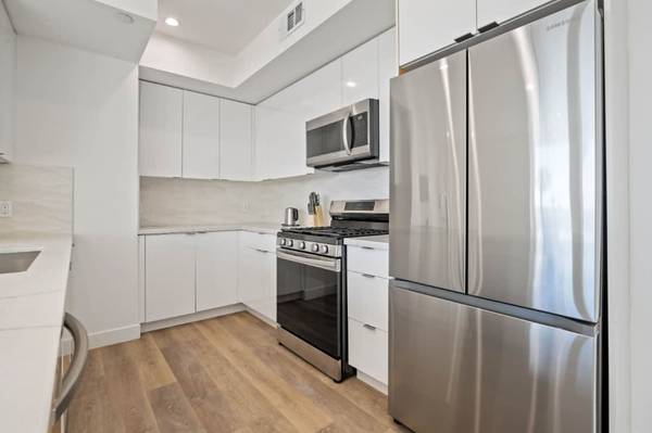 Gas Range, Elevator, Controlled Access/Gated 1