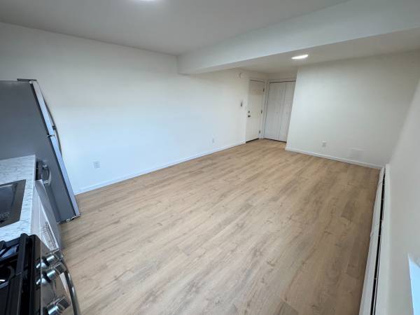$1,650 Newly renovated studio apartment w/ all utilities included in DT NH! (New Haven)64010164315265123