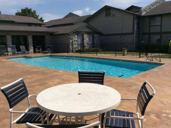 $935 / 2br - 975ft2 - Large Closets, Tour Today, BBQ Grills throughout the community (Lakewood Gardens offers a comfortable, convenient lifes)63806119003395124