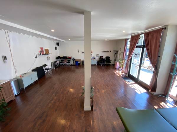 $2,250 / 800ft2 - 800 sq ft Bright, Open Studio off Telegraph (oakland downtown)63657542110851120
