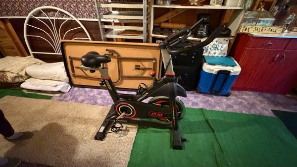 Pretty white Fullsize  Bed Headboard 1