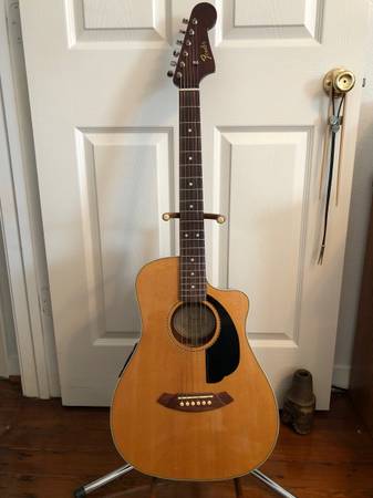Fender malibu SCE / NAT Acoustic with Fender hard shell case In excellent condit 1