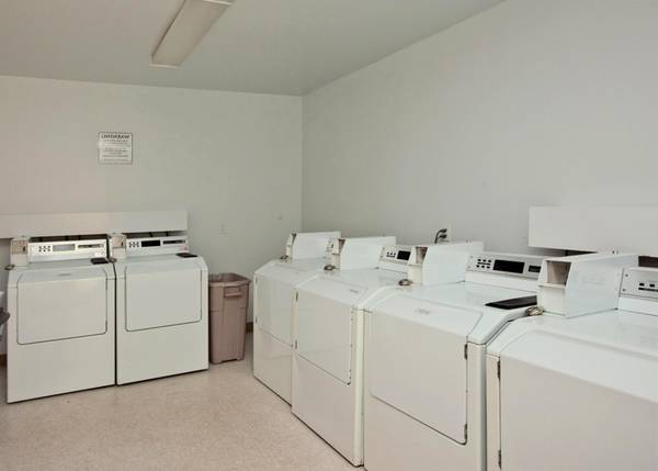 $3,295 / 3br - 1 MES GRATIS AHORA + Atractivo de Tres Dormitorios - Entrada Controlada con Puerta (La Mesa)63819361630209123