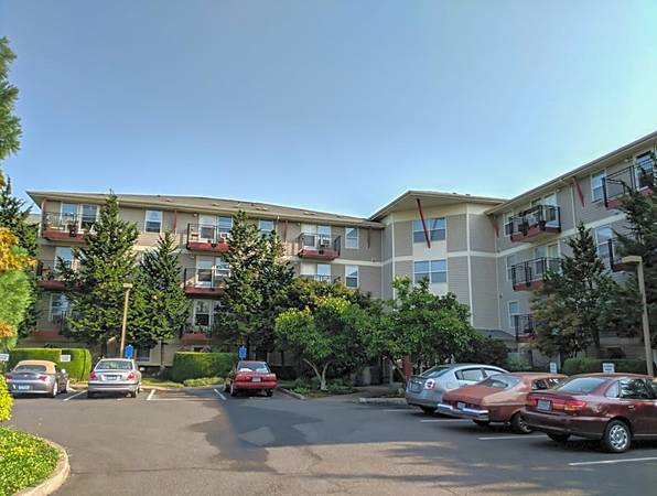 $1,245 / 2br - 700ft2 - 2/BD 1/BA, Carpeting, Off Street Parking (10325 SE Holgate Blvd, Portland, OR)63777117870595123