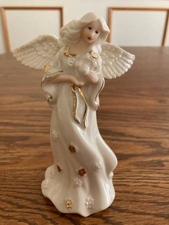 Lenox Angel Holding Flowers Figurine - Fine Ivory China with 24K Gold 1