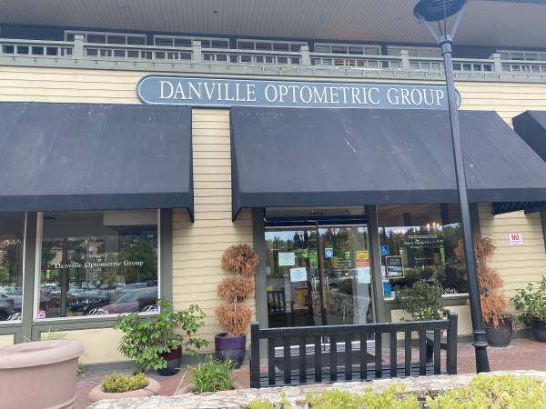Experienced Optician for beautiful desirable Optometry office 1