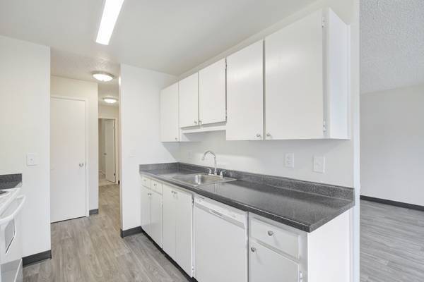 $1,495 / 1br - 650ft2 - Pet-Friendly Community, Non Smoking Community, Ceiling Fan (9555 SW Allen Blvd, Beaverton, OR)63820707646593121