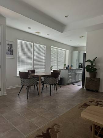 $2700.00 / 2br - 1400ft2 - Unidad individual moderna en Orange TX | 206 12 St | Disponible 1/11 | $2700/m64036372826498123