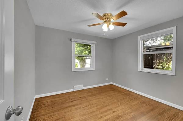 $900 / 2br - Este hogar de 2 dormitorios amplios y 1 baño en alquiler (1655 Yosemite St, Denver, CO)63679423866371123