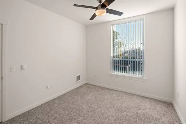 $2,055 / 2br - 700ft2 - Spacious 700 sq ft 2 bed and luxurious amenities at Polaris at Seatac! (SeaTac - 20 Minute Drive to Space Needle)63852482799233123