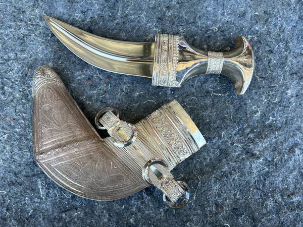 ISLOMIC MIDDLE EASTERN JAMBIYA DAGGER & SCABBARD, TOURIST PIECE 1