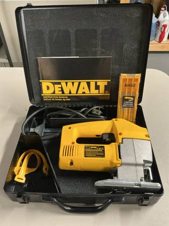 DEWALT VARIABLE SPEED JIG SAW 1
