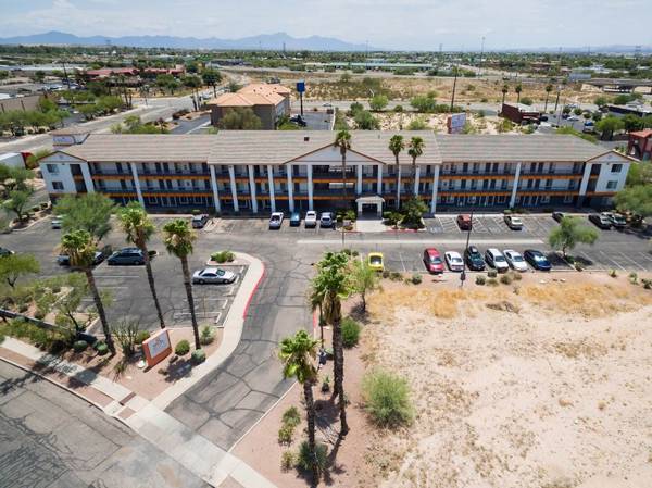 $325 On-Site Parking, Premium Cable TV63675082496001120