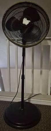 Pelonis 16-inch Oscillating 3-Speed Pedestal Fan 1