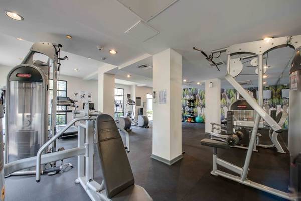 $2,637 / 1br - 893ft2 - Package Lockers, Online Rental Payments, Elevator (6300 Variel Ave, Los Angeles, CA)63700996681859121