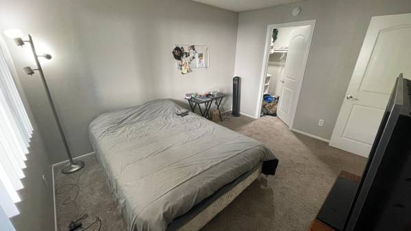 $1,300 / 1br - 126ft2 - Buscando compañero de cuarto, disponible enero 2026 (Palm Springs)63668337323009121