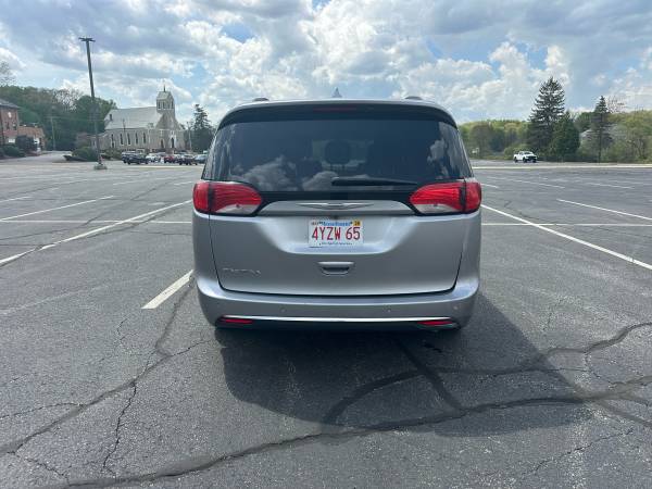 2017 Chrysler Pacifica 45000miles - $6,999 (Sudbury)63615747576835124