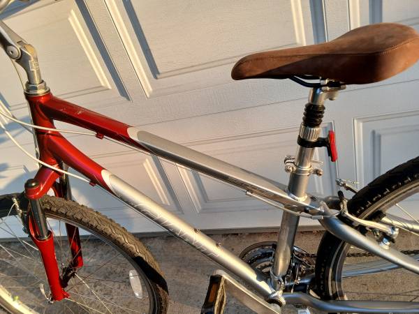 Giant Sedona Womens Bike 7spd Small - $355 (Bellevue)63470979920259123