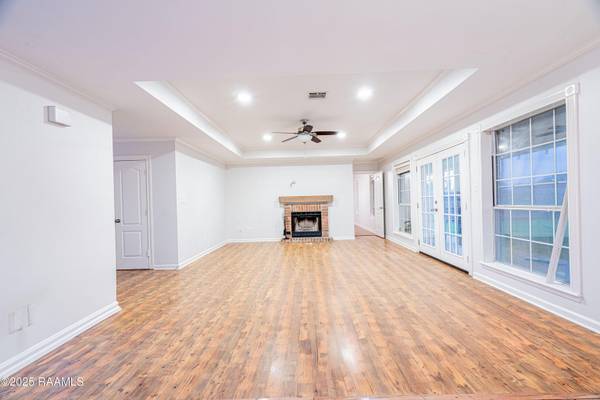$2,000 / 3br - 1653ft2 - For Rent: Charming & Move-In Ready (Broussard)63857516301313124
