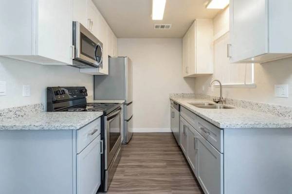 $2,000 / 2br - 760ft2 - Beautifully Remodeled 2 Bedroom Apartment! (Manteca)63844740674305124