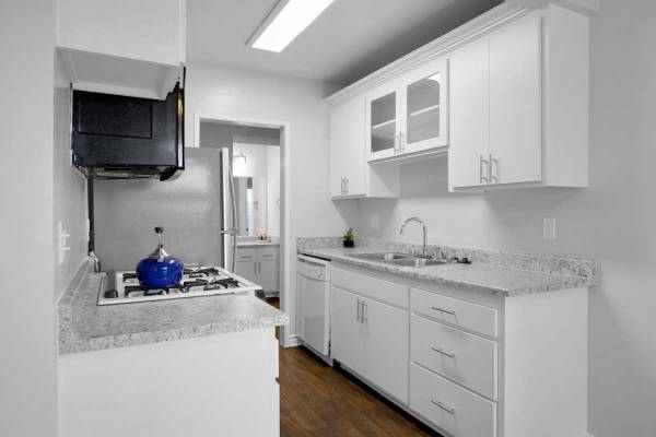 $2,295 / 1br - 605ft2 - 24/7 Online Resident Portal, Spacious Closets, Dishwasher (8450 Atlanta Ave, Huntington Beach, CA)64027919144195120