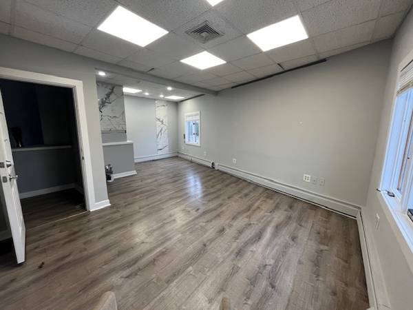 $2,100 / 300ft2 - Salon Studio available at 3 Cross Street FREE First Month (Malden)63996403708675124