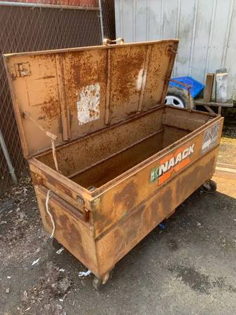 Knaack Tool Box chest lockable/rolls 1