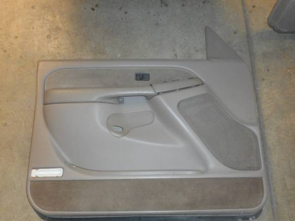 Chevrolet/GMC/Silverado/Sierra interior door panels 1