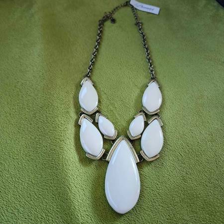 Premier Designs White Teardrop Statement Necklace 1