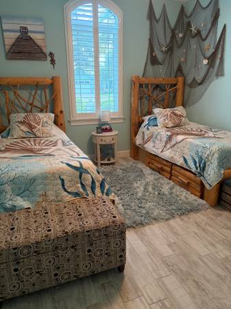 Twin beds 1