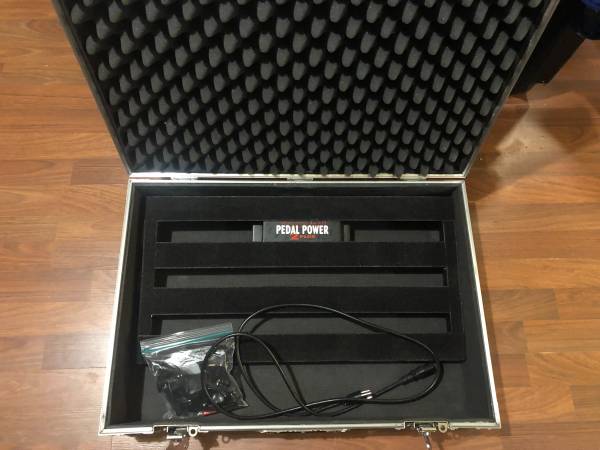 PEDALTRAIN PT-2 Pedalboard with Tour Case & Voodoo Lab Pedal Power 2 1